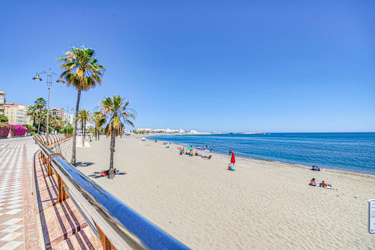 Bonito Apartamento Al Lado De La Playa Con Vistas Al Mar Беналмадена Екстериор снимка